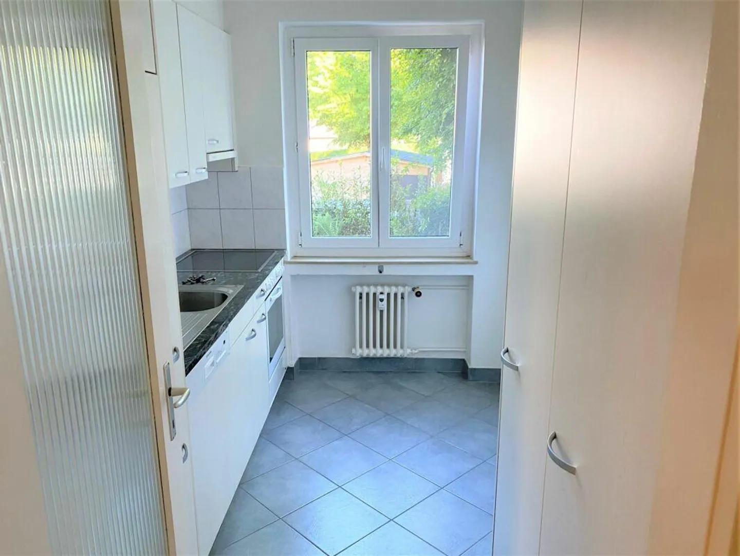 Appartamento singolo conveniente con balcone nel cuore di Kreuzlingen - Foto 2 di 8