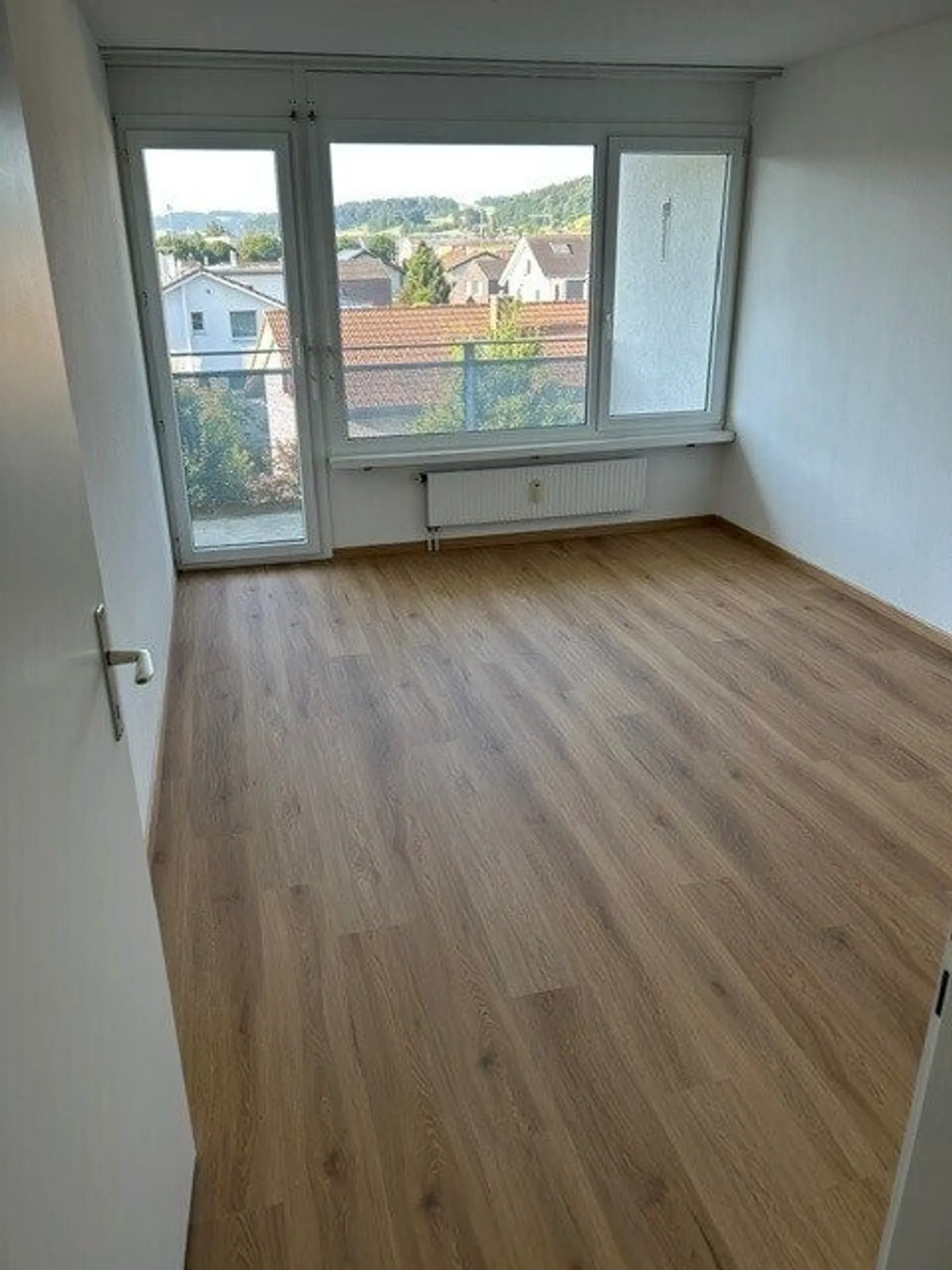 Vivere come nuovo: appartamento ristrutturato di 3.5 locali con splendida vista - Foto 4 di 6