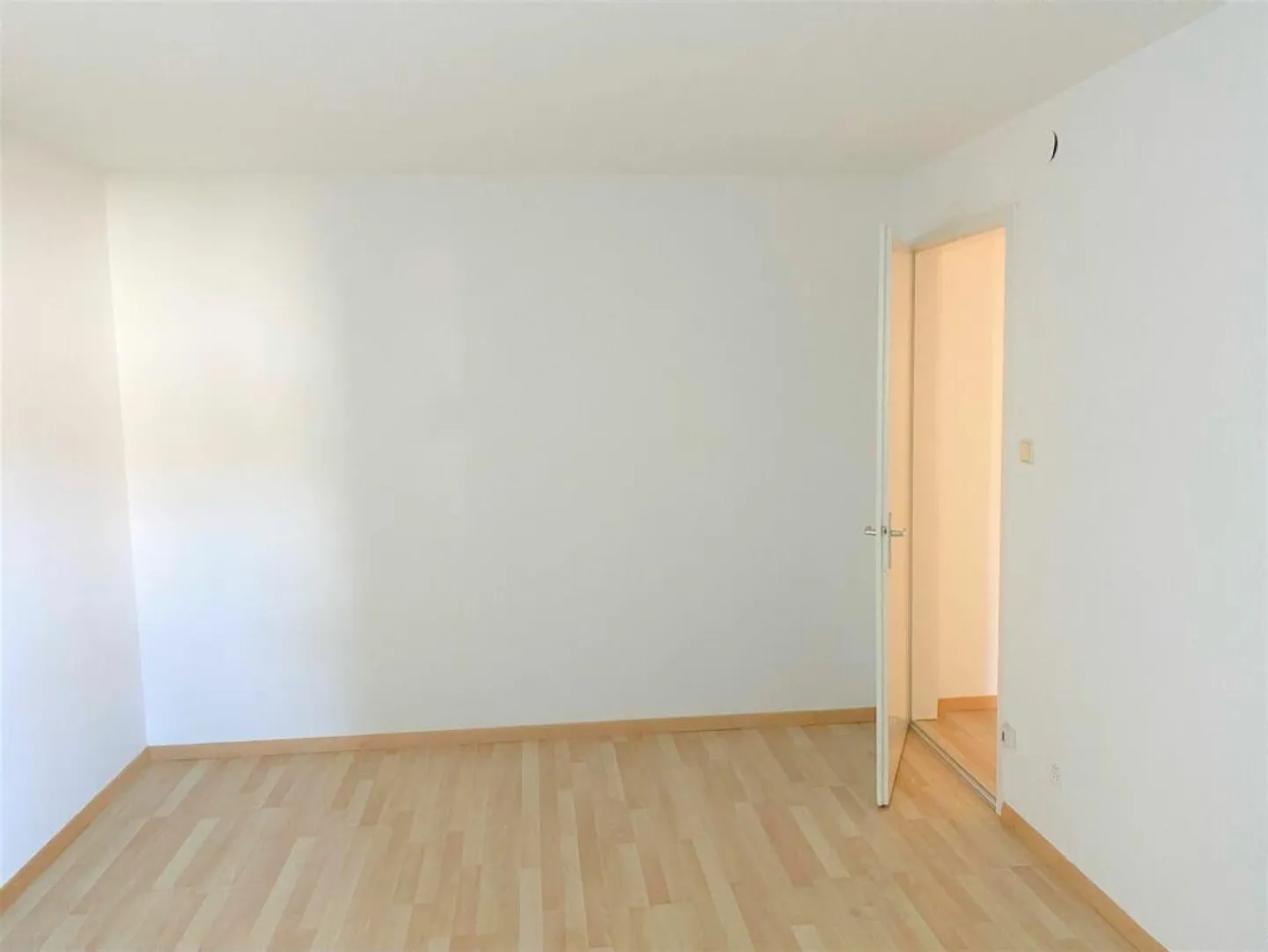 Appartamento singolo conveniente con balcone nel cuore di Kreuzlingen - Foto 5 di 8