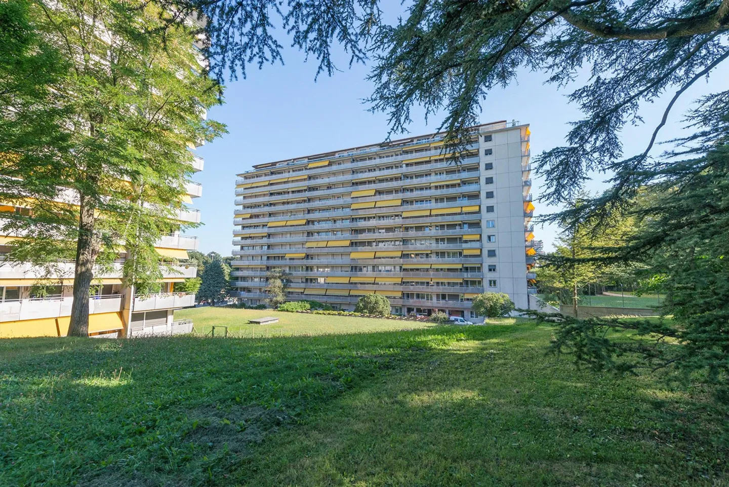 Secure parking space - Photo 1 of 2