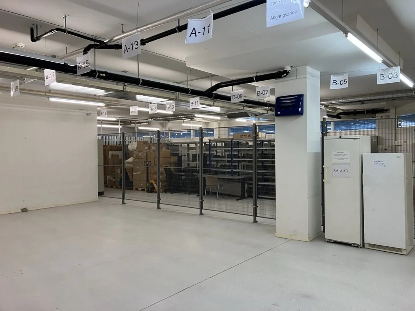 Entrepôt spacieux dans le quartier de Bachgaben - Photo 3 sur 4