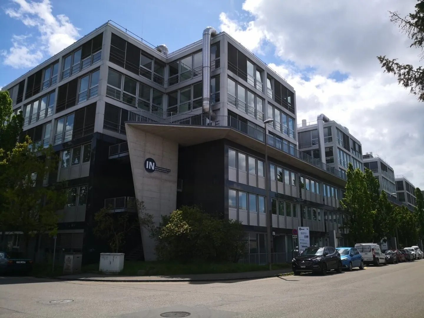 Entrepôt spacieux dans le quartier de Bachgaben - Photo 1 sur 4