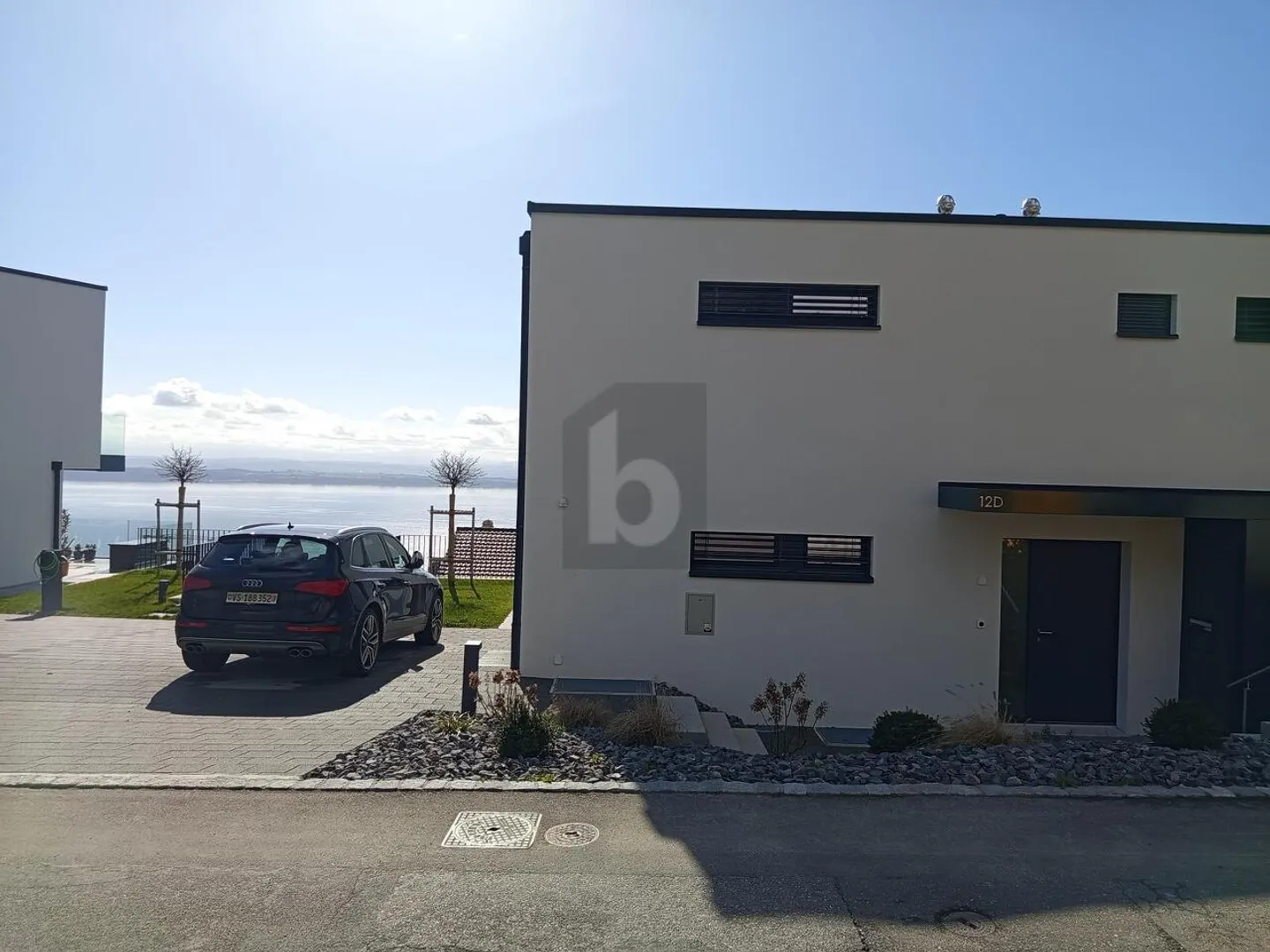 Moderne Familienhaus mit Seeblick - Foto 1 von 6
