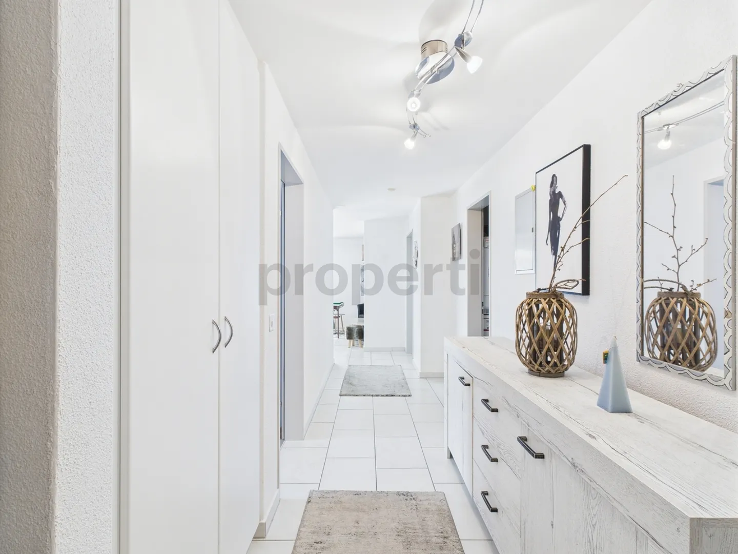 Appartement confortable avec balcon - Photo 1 sur 13