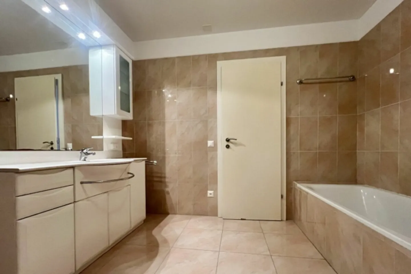 Elegant 2.5 Apartment in Parco Gabriel - Photo 14 of 20