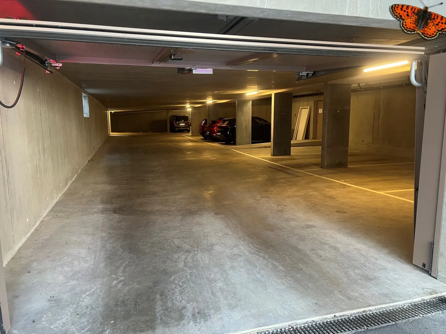 POSTI AUTO IN AFFITTO - VAULRUZ ACCANTO ALLA STAZIONE! - Foto 2 di 2
