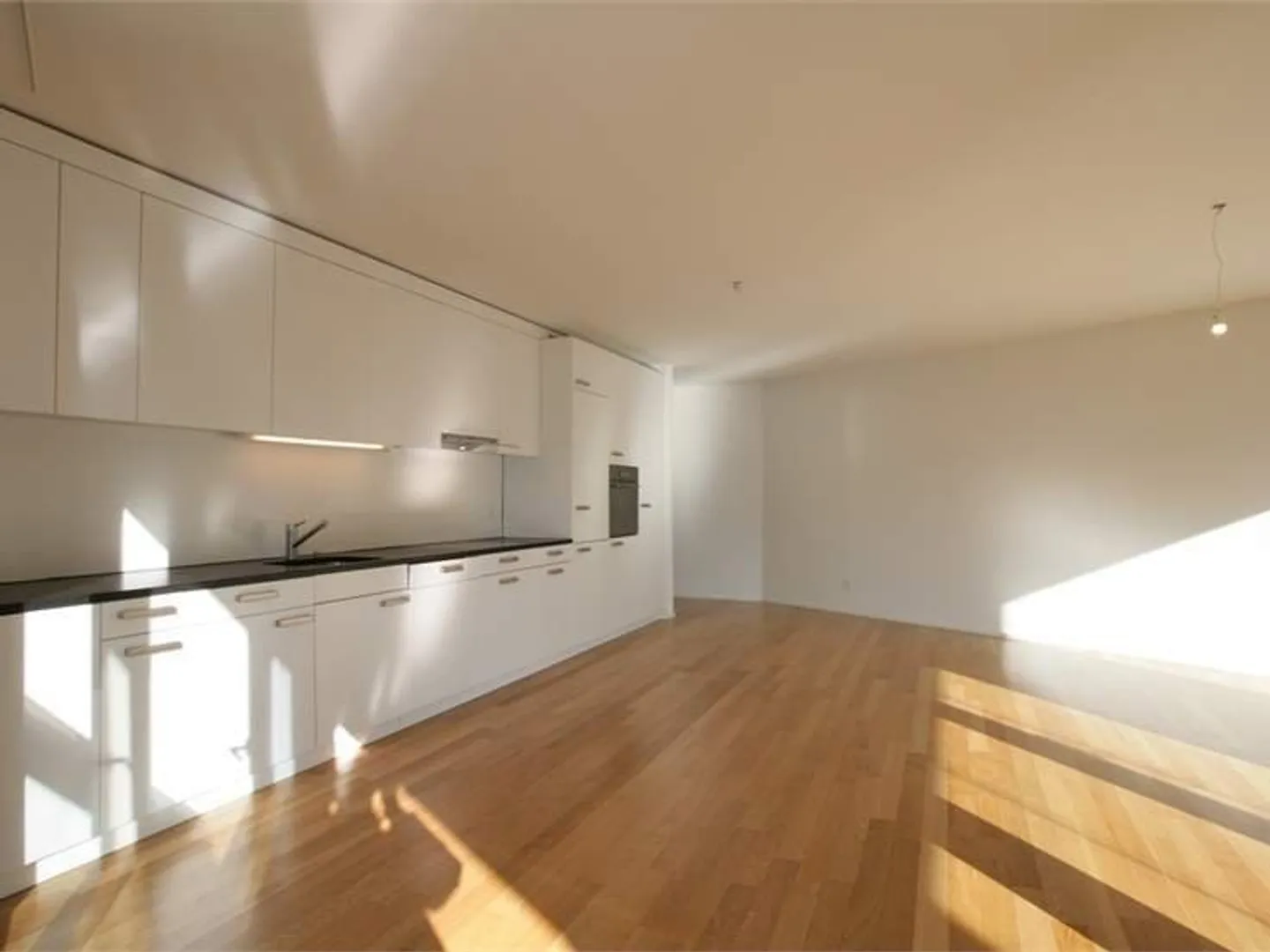 Appartement exclusif de 3,5 pièces avec loggia et équipements de haute qualité - Photo 3 sur 7