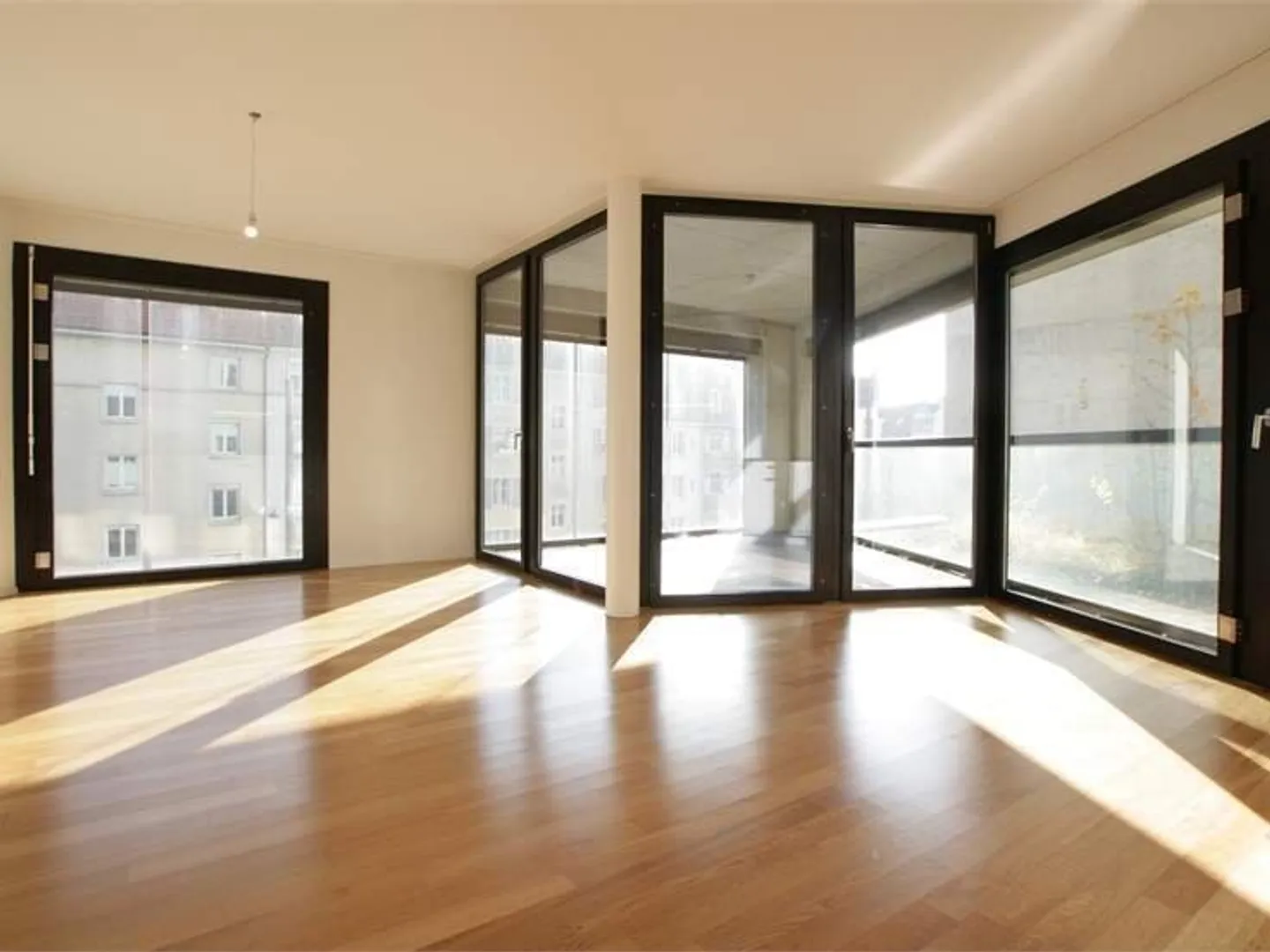 Appartement exclusif de 3,5 pièces avec loggia et équipements de haute qualité - Photo 4 sur 7