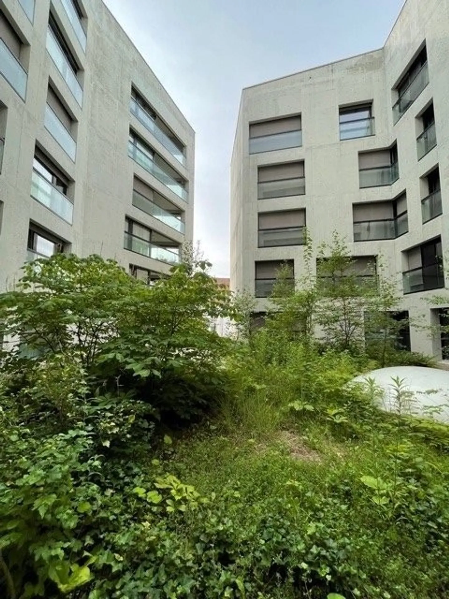 Appartement exclusif de 3,5 pièces avec loggia et équipements de haute qualité - Photo 2 sur 7