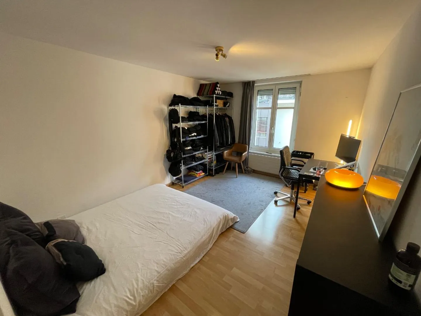 Camera in appartamento condiviso - Foto 1 di 5