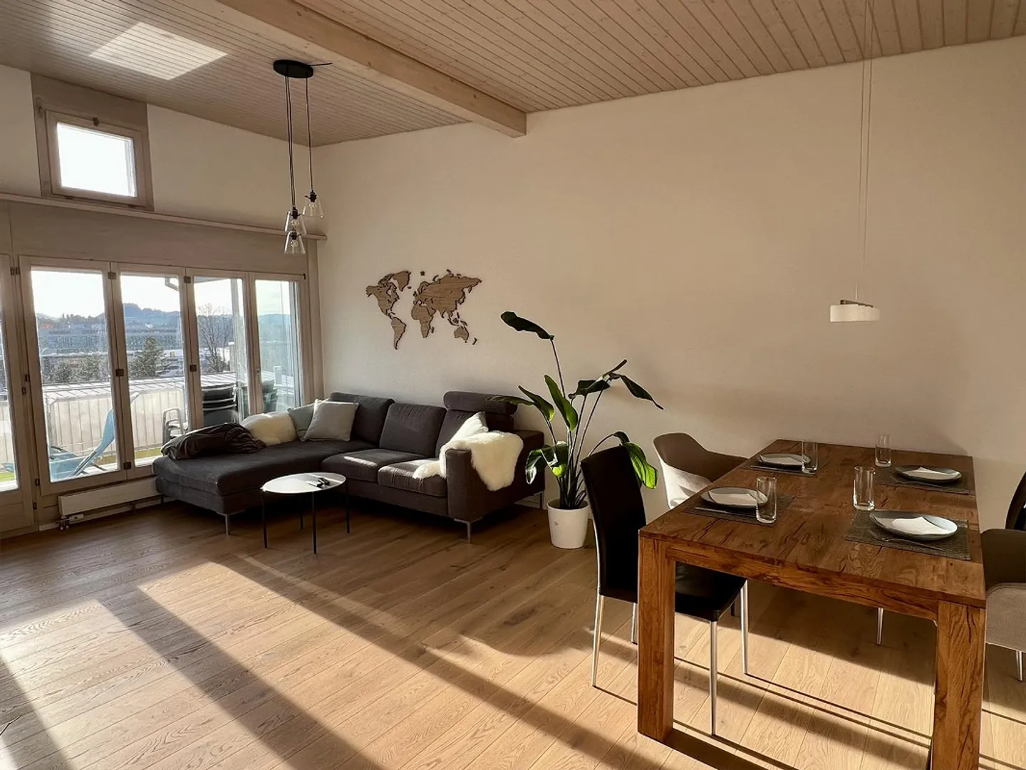 4.5 Rooms, 110m², 2nd Floor Attic Apartment - Photo 2 of 11