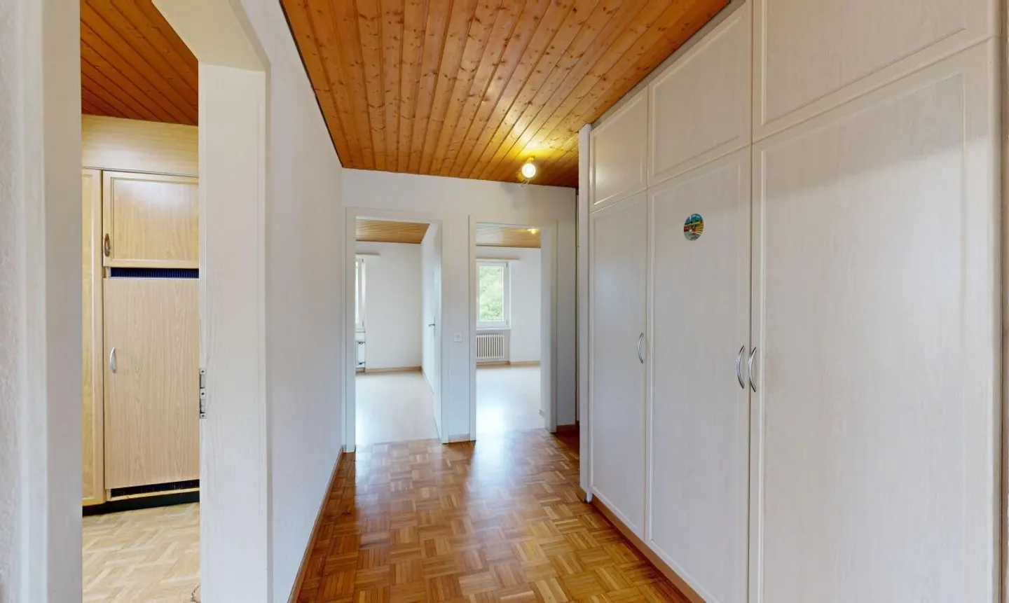 Appartement 4 pièces au dernier étage avec balcon et cheminée - Photo 8 sur 11