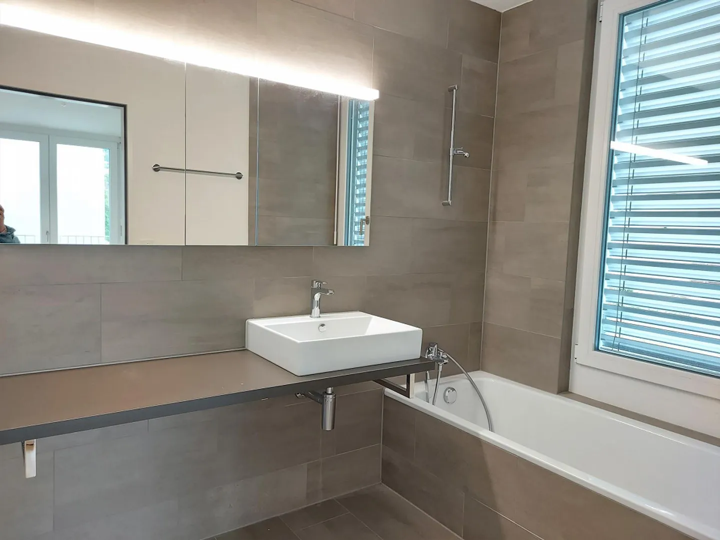 Appartamento moderno di 3,5 stanze con terrazza sul tetto - Foto 3 di 8