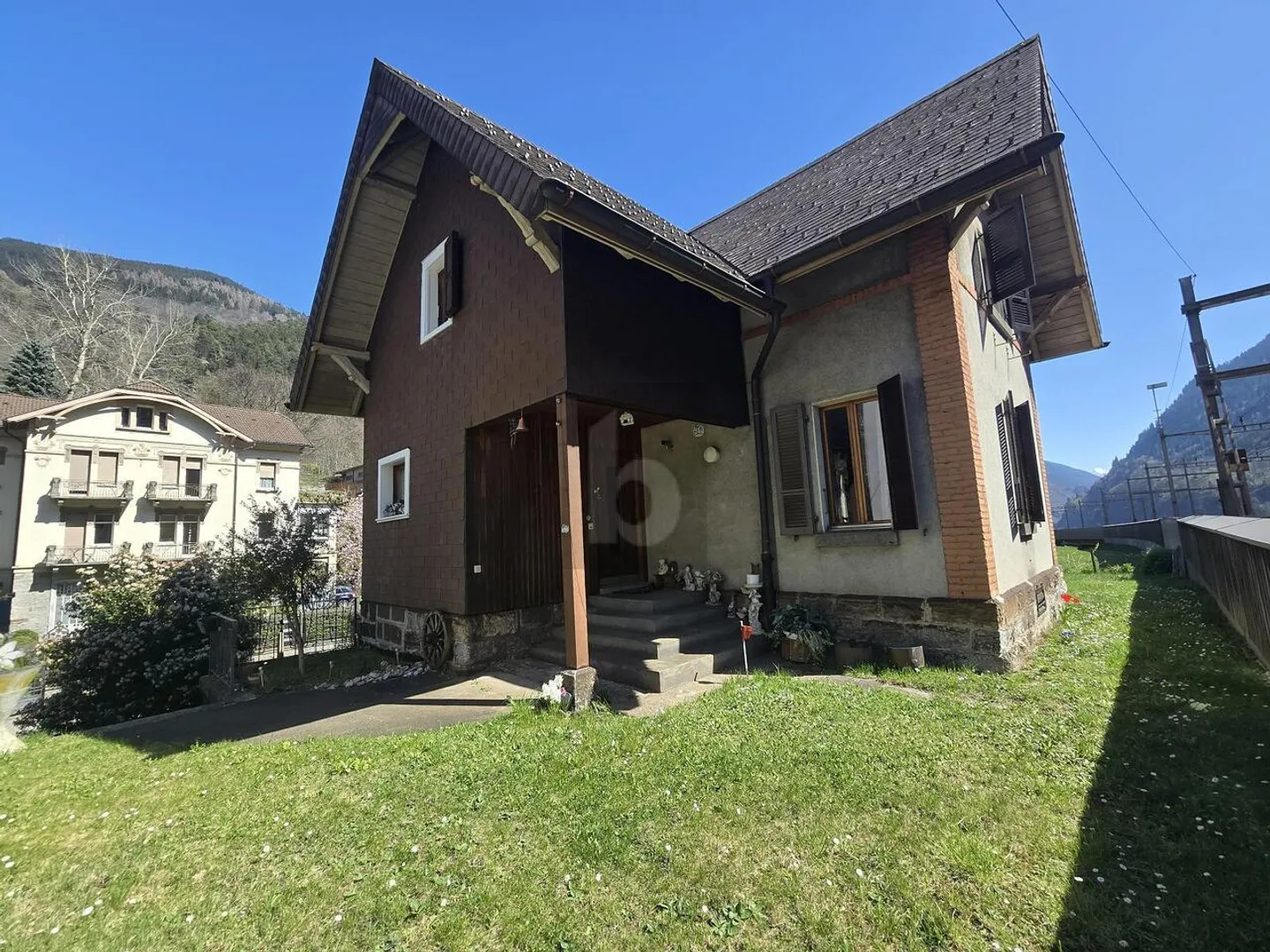 Spazioso e soleggiato con grande giardino - Foto 2 di 4