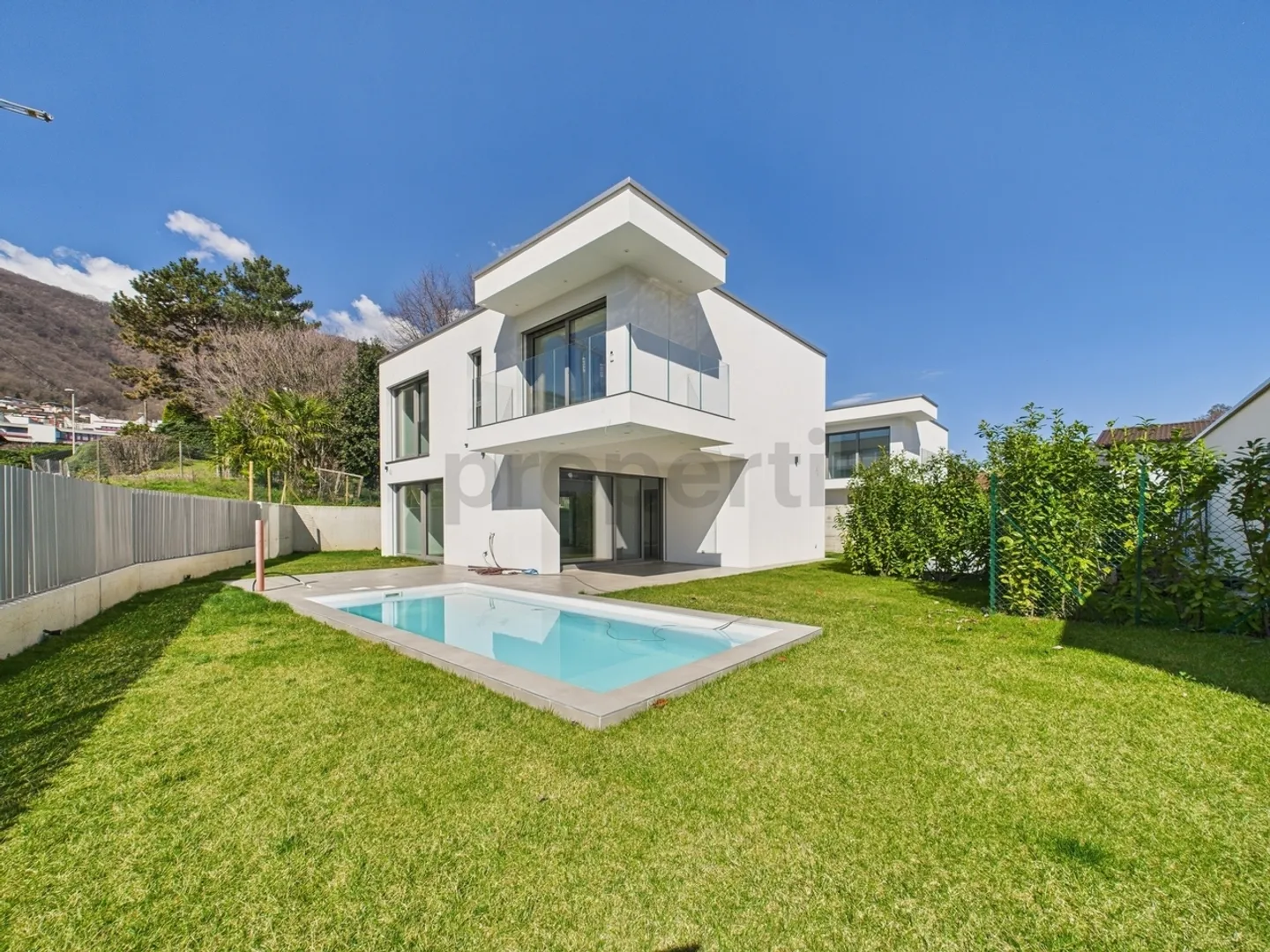 Villa di nuova costruzione con piscina a Gravesano - Foto 1 di 12