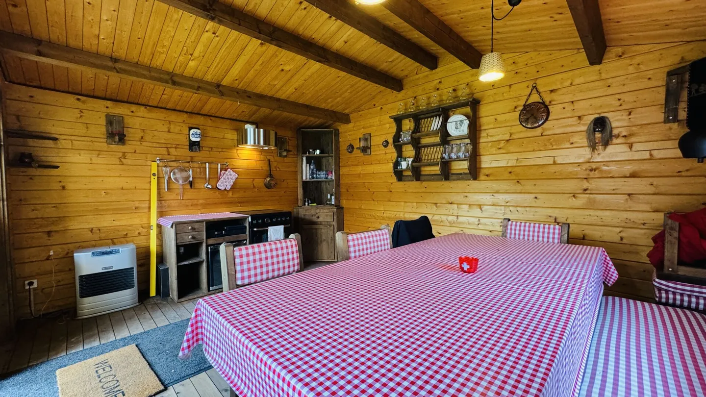 Grande casa unifamiliare quasi nuova di 6,5 stanze, 6 posti auto in garage + 4 posti auto, laghetto per koi, sala cinema, 3 bagni, posizione da sogno, a soli 10 min da Bubendorf - Foto 42 di 59