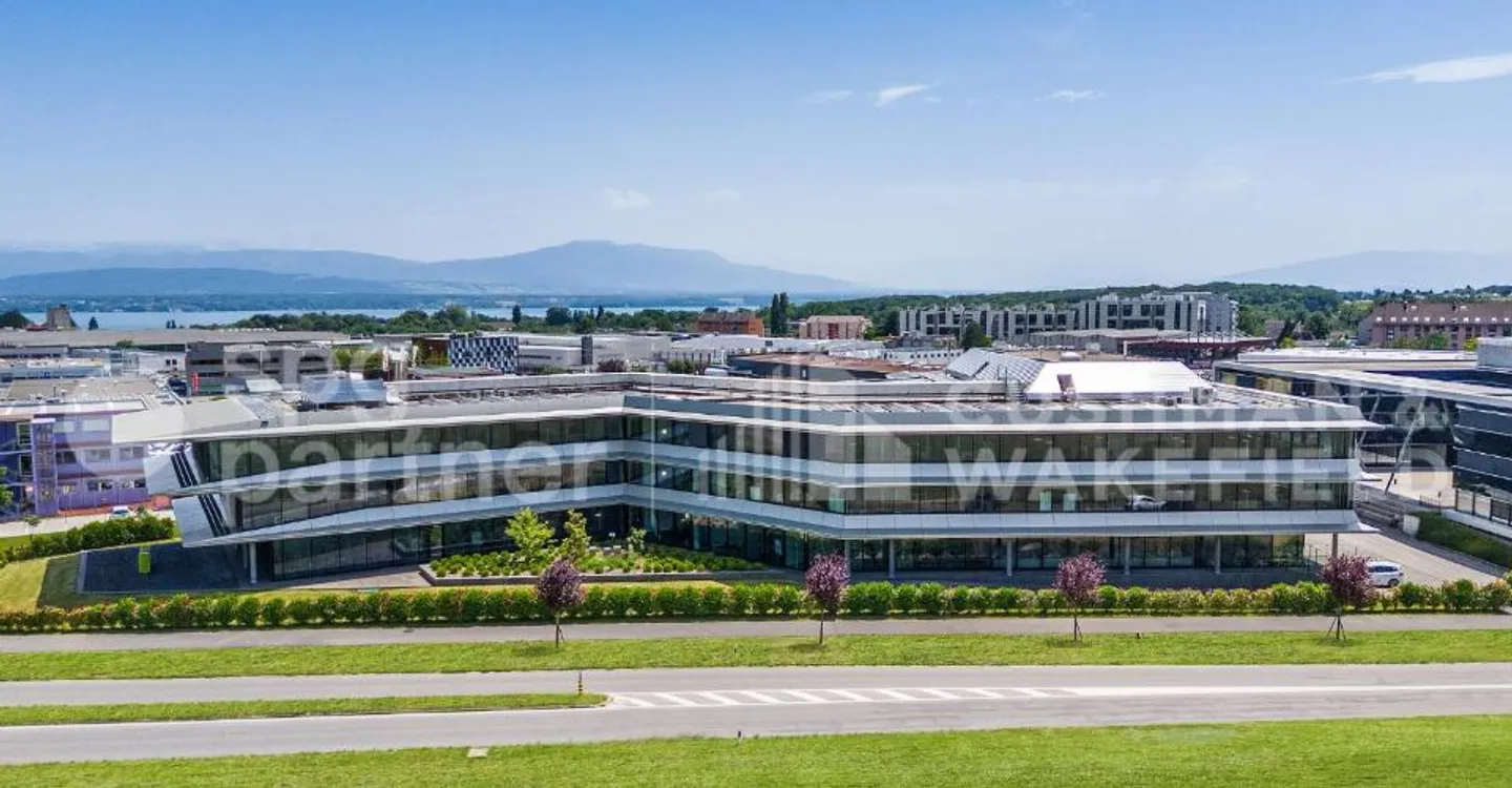 CRASSIER 3 Plug & Play Offices in a prestigious building in Terre Bonne Nyon - Photo 1 of 13