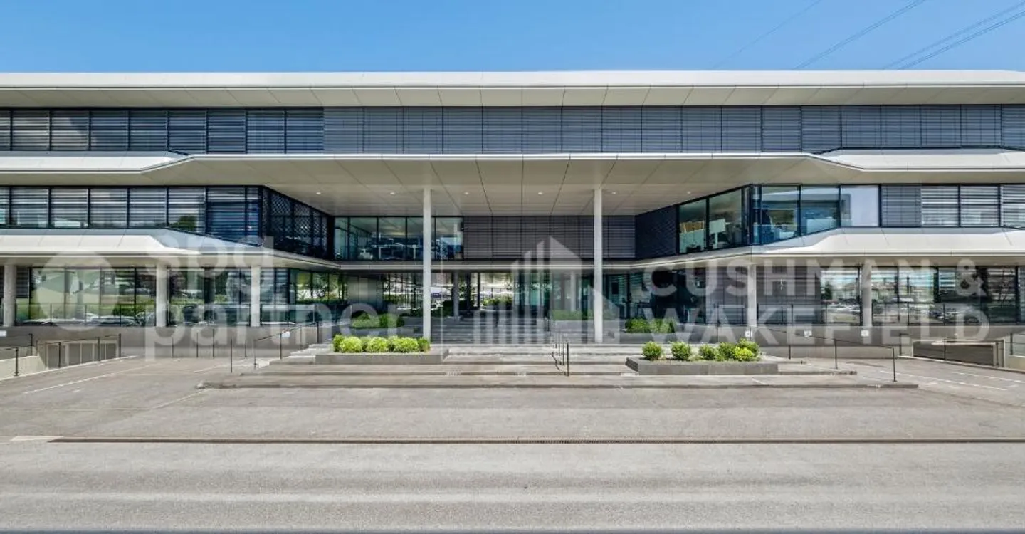 CRASSIER 3 Plug & Play Offices in a prestigious building in Terre Bonne Nyon - Photo 2 of 13