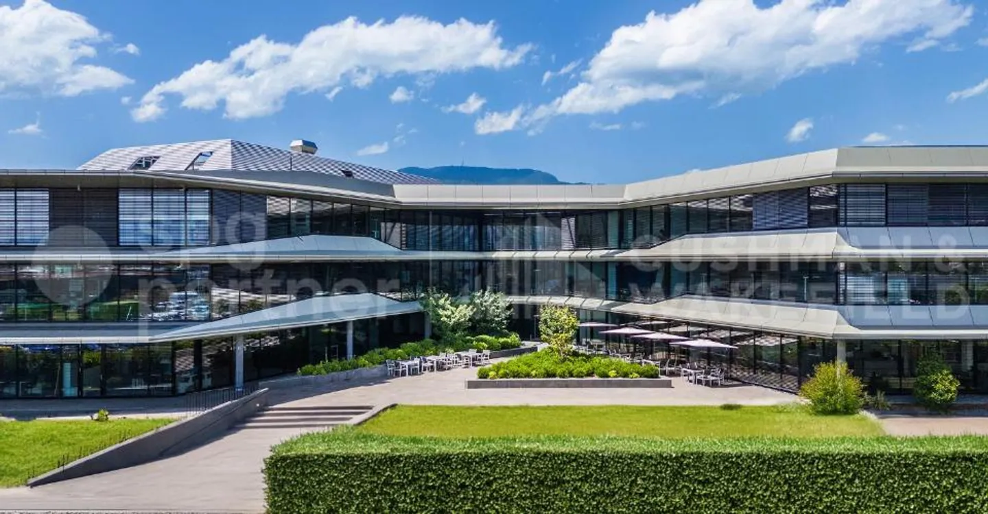 CRASSIER 3 Plug & Play Offices in a prestigious building in Terre Bonne Nyon - Photo 3 of 13