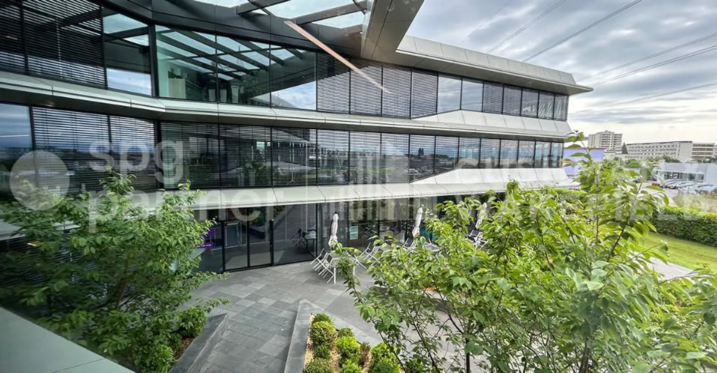 CRASSIER 3 Plug & Play Offices in a prestigious building in Terre Bonne Nyon - Photo 4 of 13