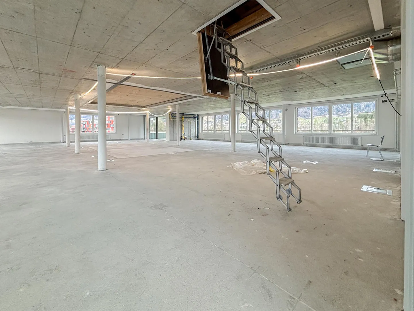 Modern commercial spaces in a prime location in Adliswil! - Photo 2 of 6