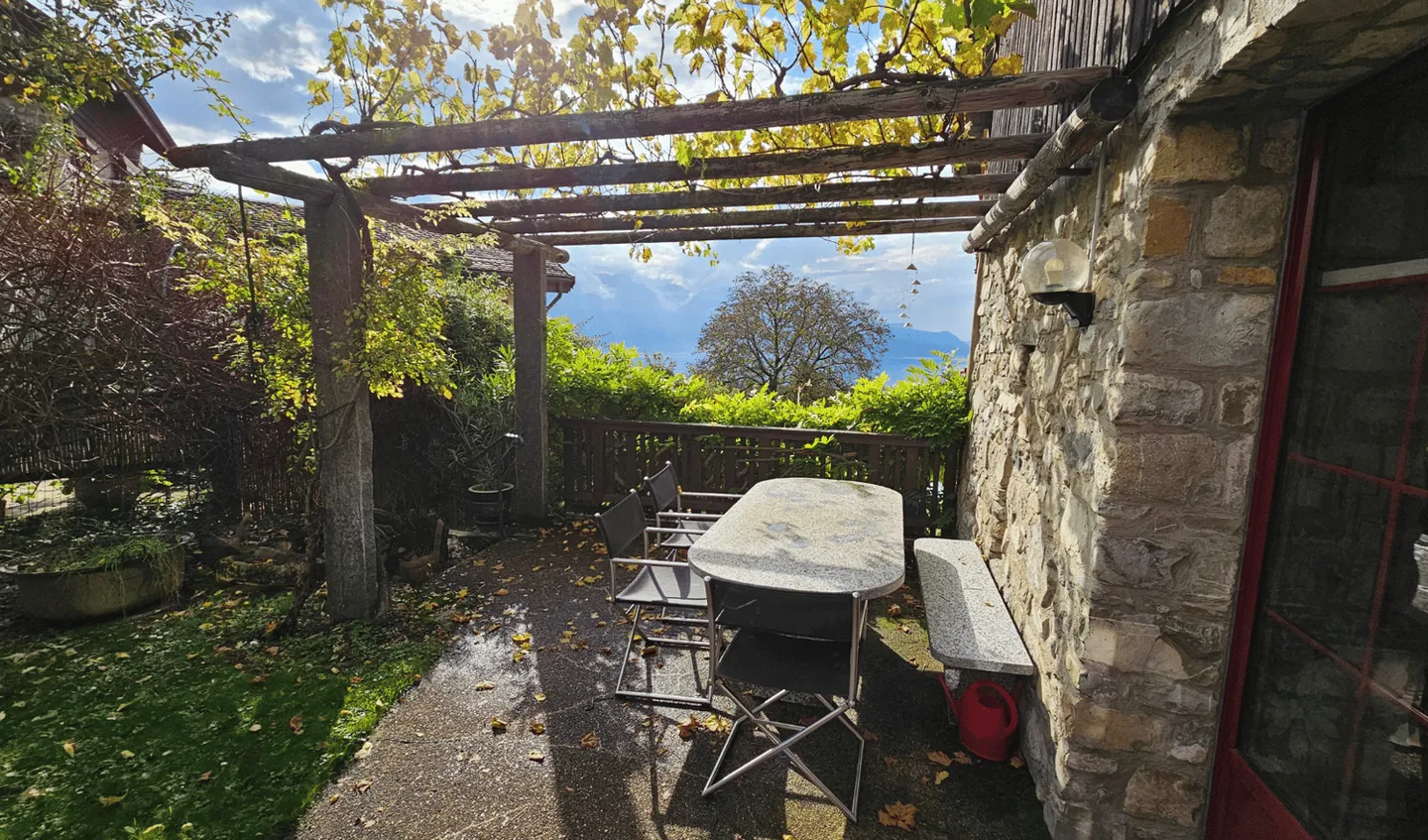 Charmante maison à Brent avec une vue imprenable sur le lac Léman - Photo 1 sur 10