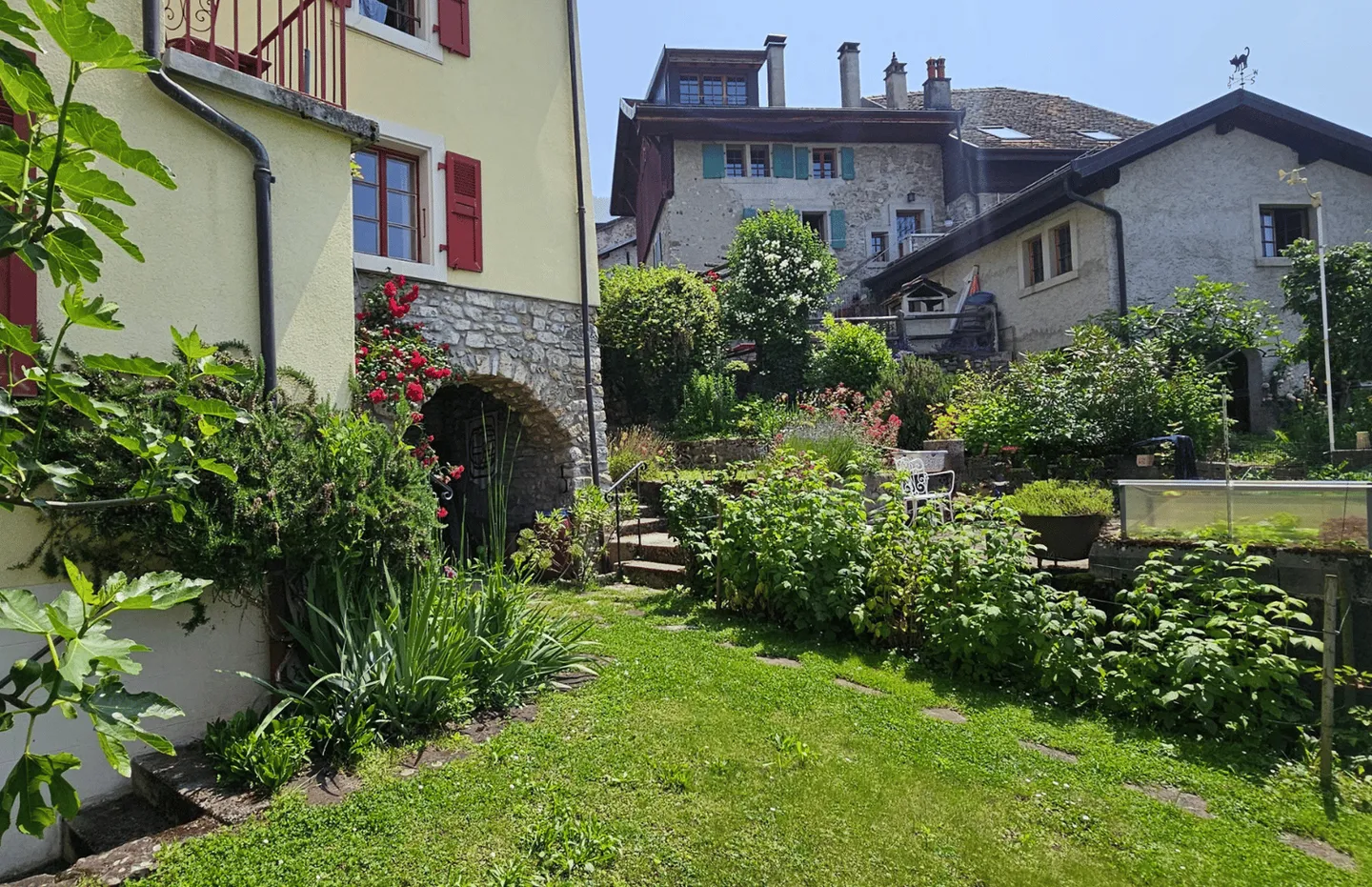 Charmante maison à Brent avec une vue imprenable sur le lac Léman - Photo 2 sur 10