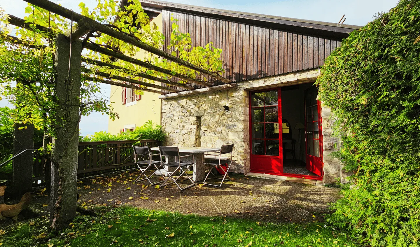Charmante maison à Brent avec une vue imprenable sur le lac Léman - Photo 3 sur 10