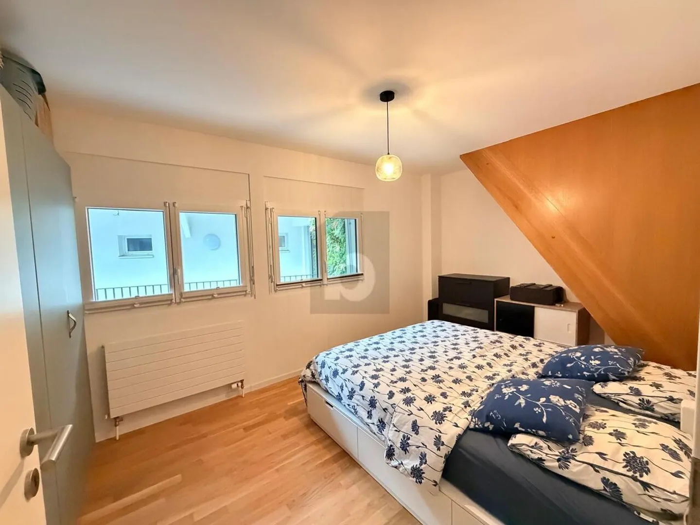 SPACIOUS, BRIGHT AND MODERN - Photo 3 of 6