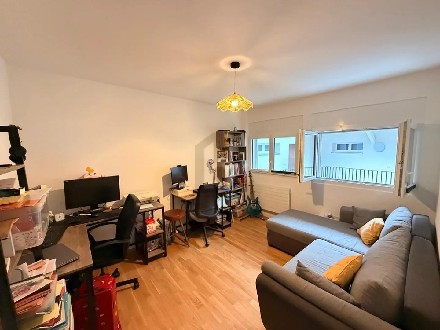 SPACIOUS, BRIGHT AND MODERN - Photo 4 of 6