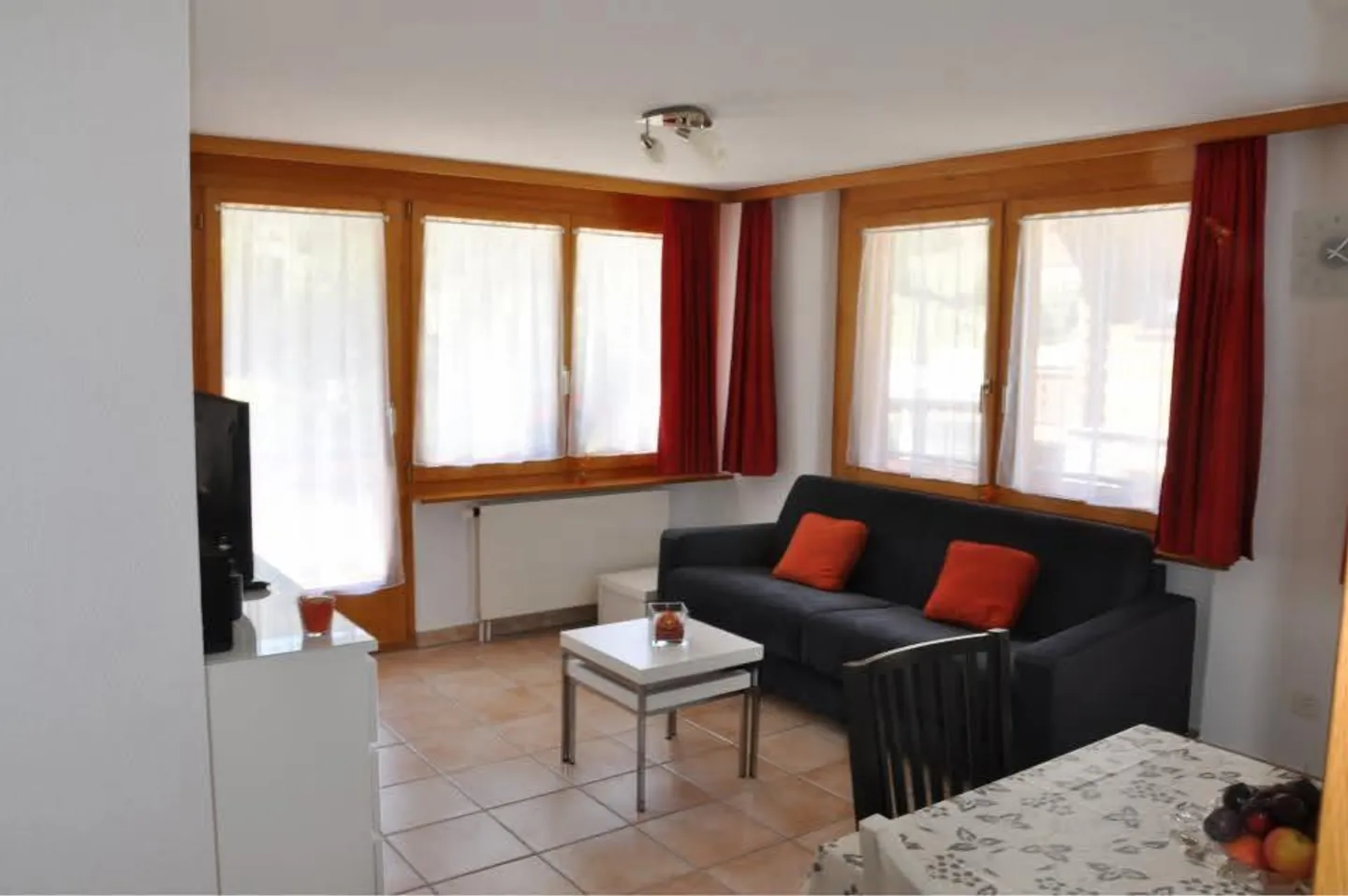 Furnished 2 1/2 room apartment - Photo 2 of 9