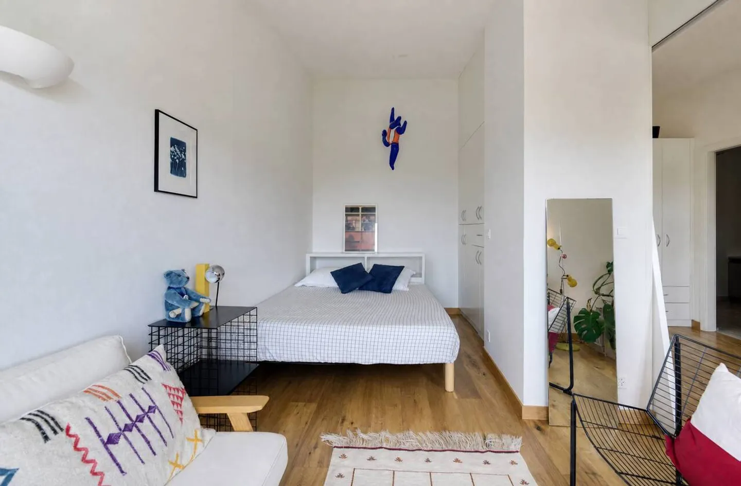 Charming attic studio with a view of the lake! - Photo 4 of 8