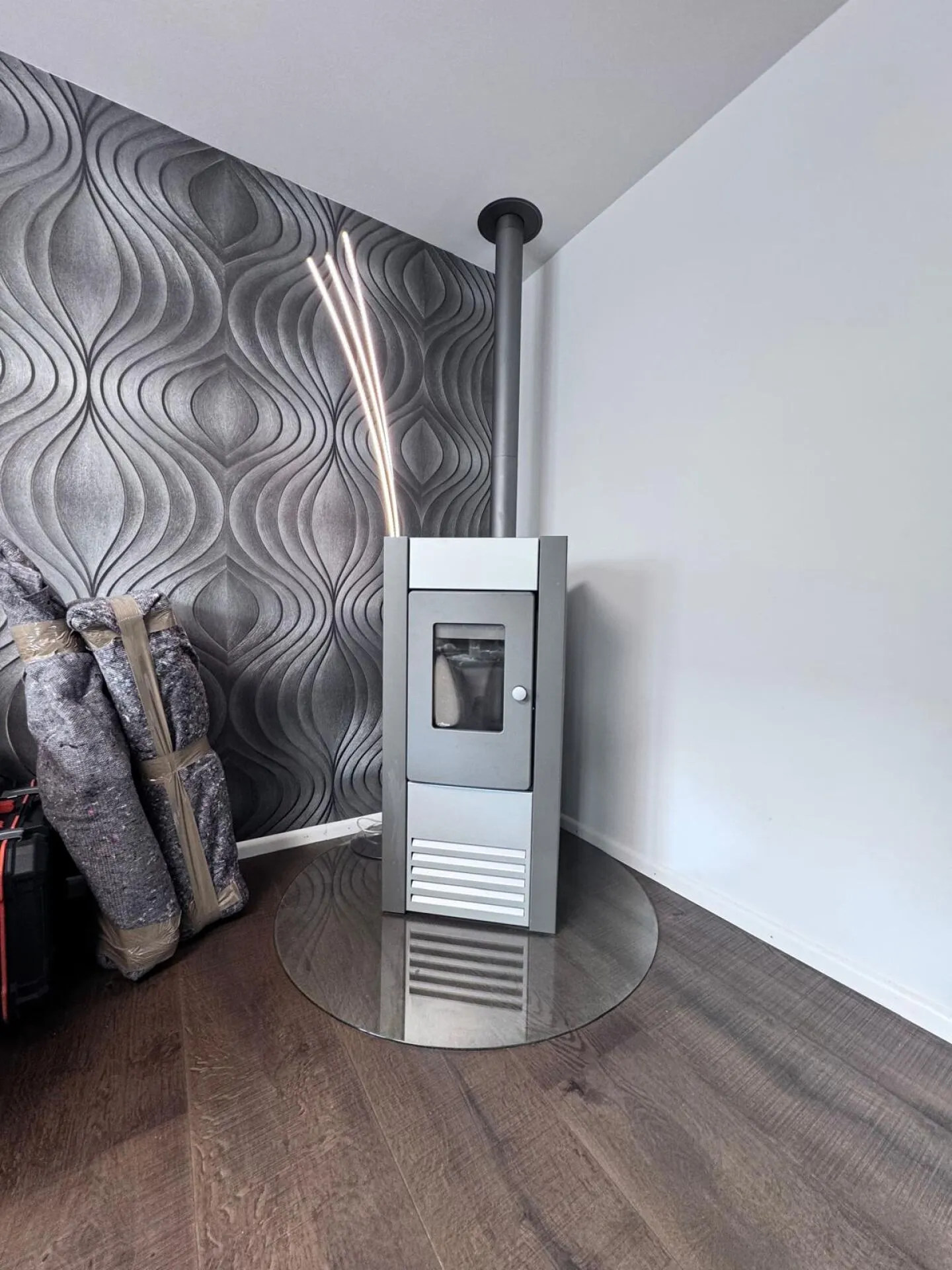 Maison semi-détachée de 4,5 pièces avec 3 places de parking, système photovoltaïque, véranda, cheminée, sauna et jardin - Photo 9 sur 24