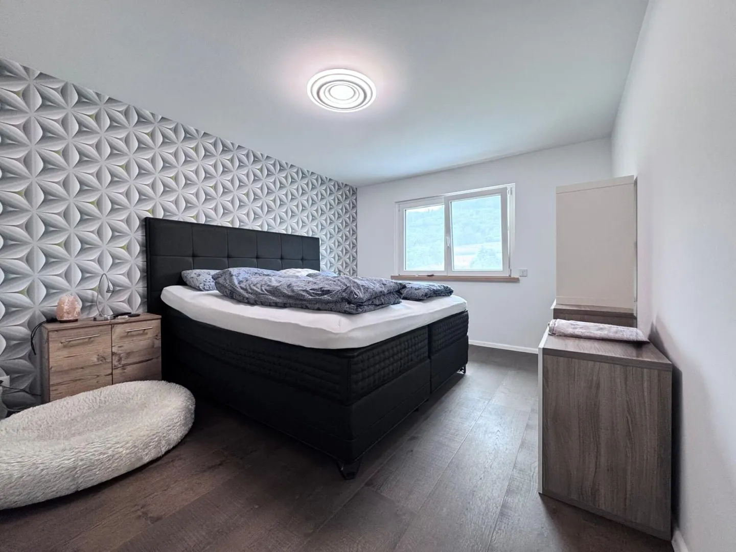 Maison semi-détachée de 4,5 pièces avec 3 places de parking, système photovoltaïque, véranda, cheminée, sauna et jardin - Photo 10 sur 24