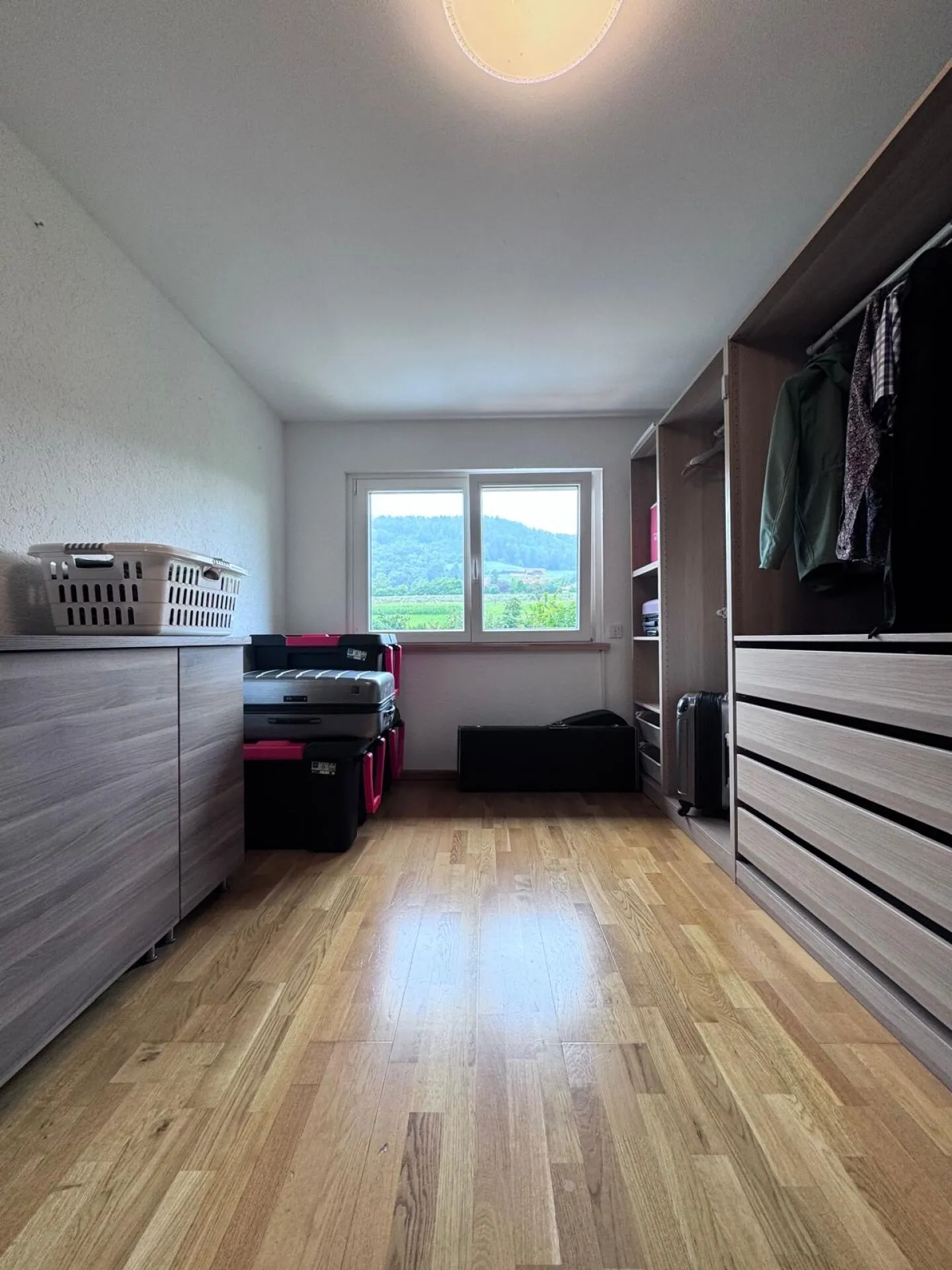 Maison semi-détachée de 4,5 pièces avec 3 places de parking, système photovoltaïque, véranda, cheminée, sauna et jardin - Photo 11 sur 24