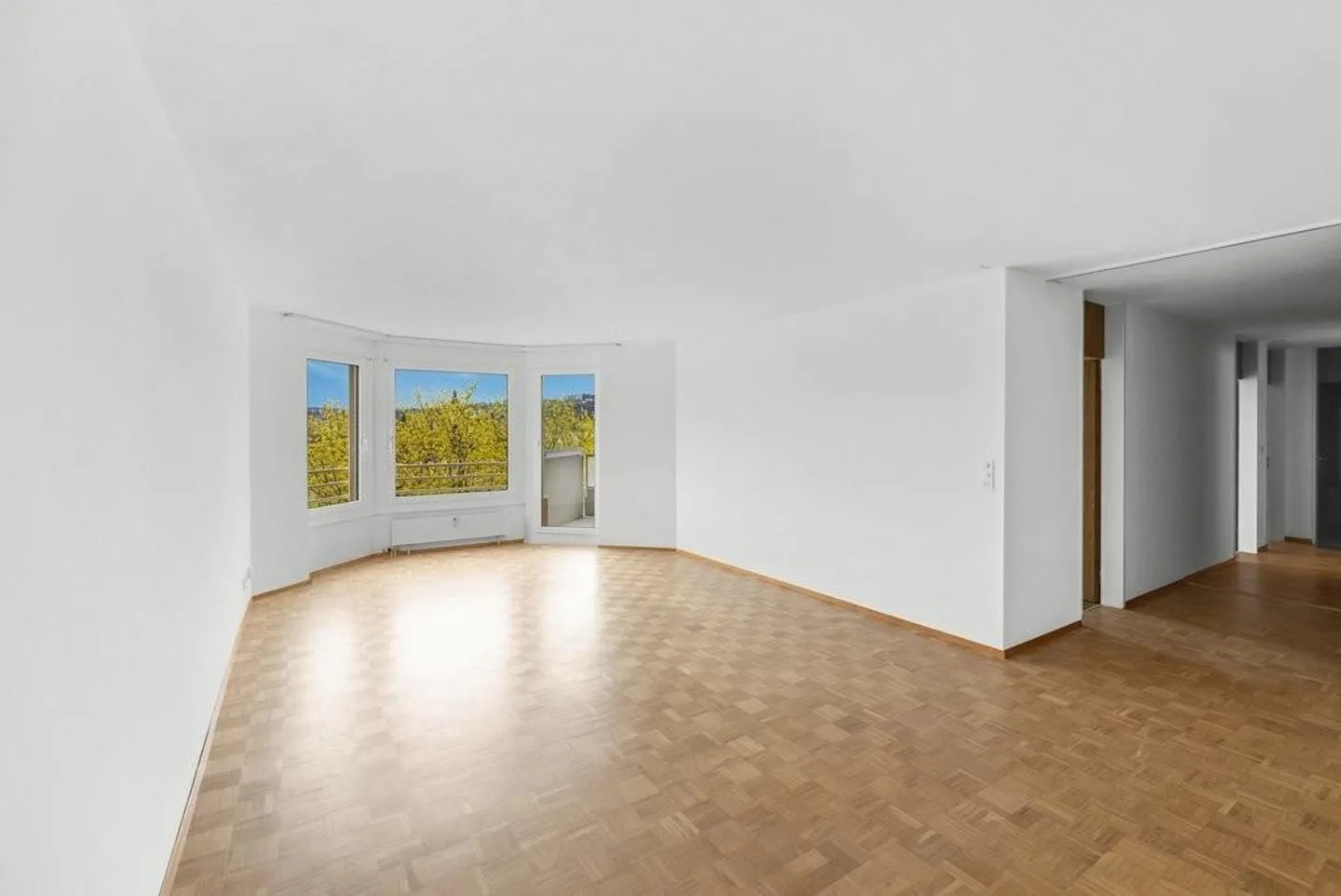 Spacious, bright apartment with fantastic views! - Photo 2 of 10