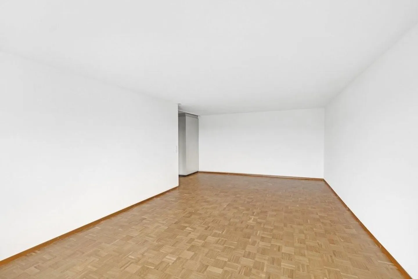 Spacious, bright apartment with fantastic views! - Photo 3 of 10