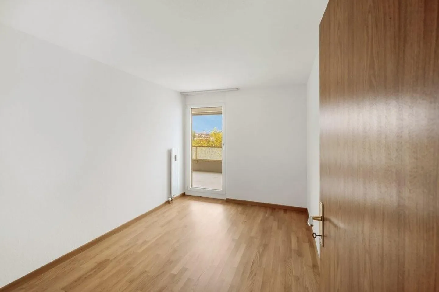 Spacious, bright apartment with fantastic views! - Photo 7 of 10