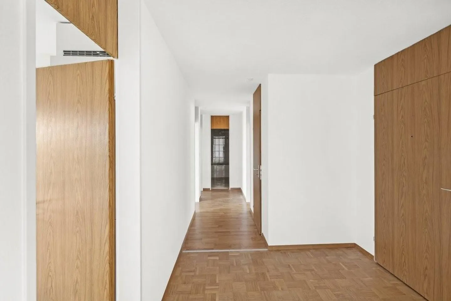 Spacious, bright apartment with fantastic views! - Photo 9 of 10