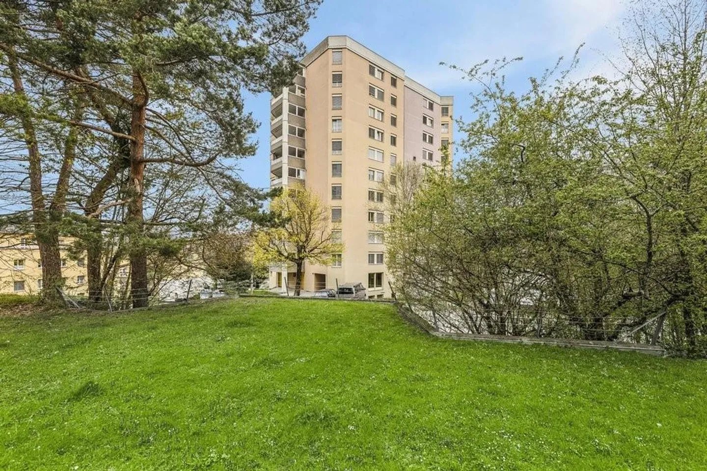 Spacious, bright apartment with fantastic views! - Photo 1 of 10