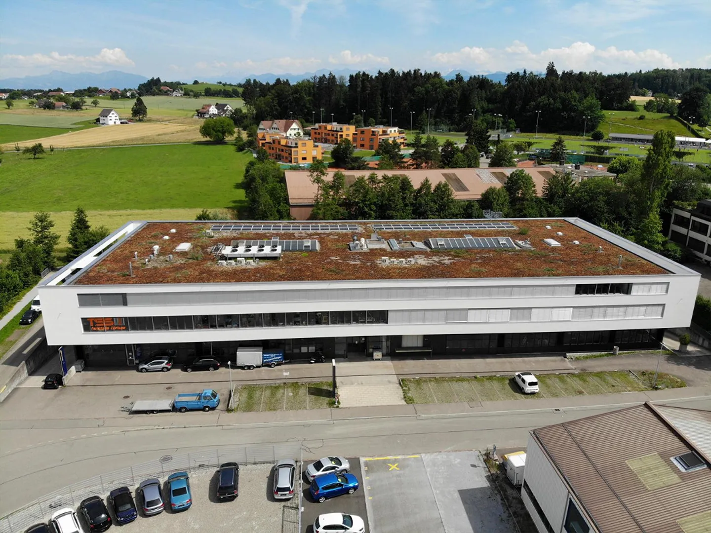 Espace commercial / bureau dans la zone industrielle - Photo 2 sur 9