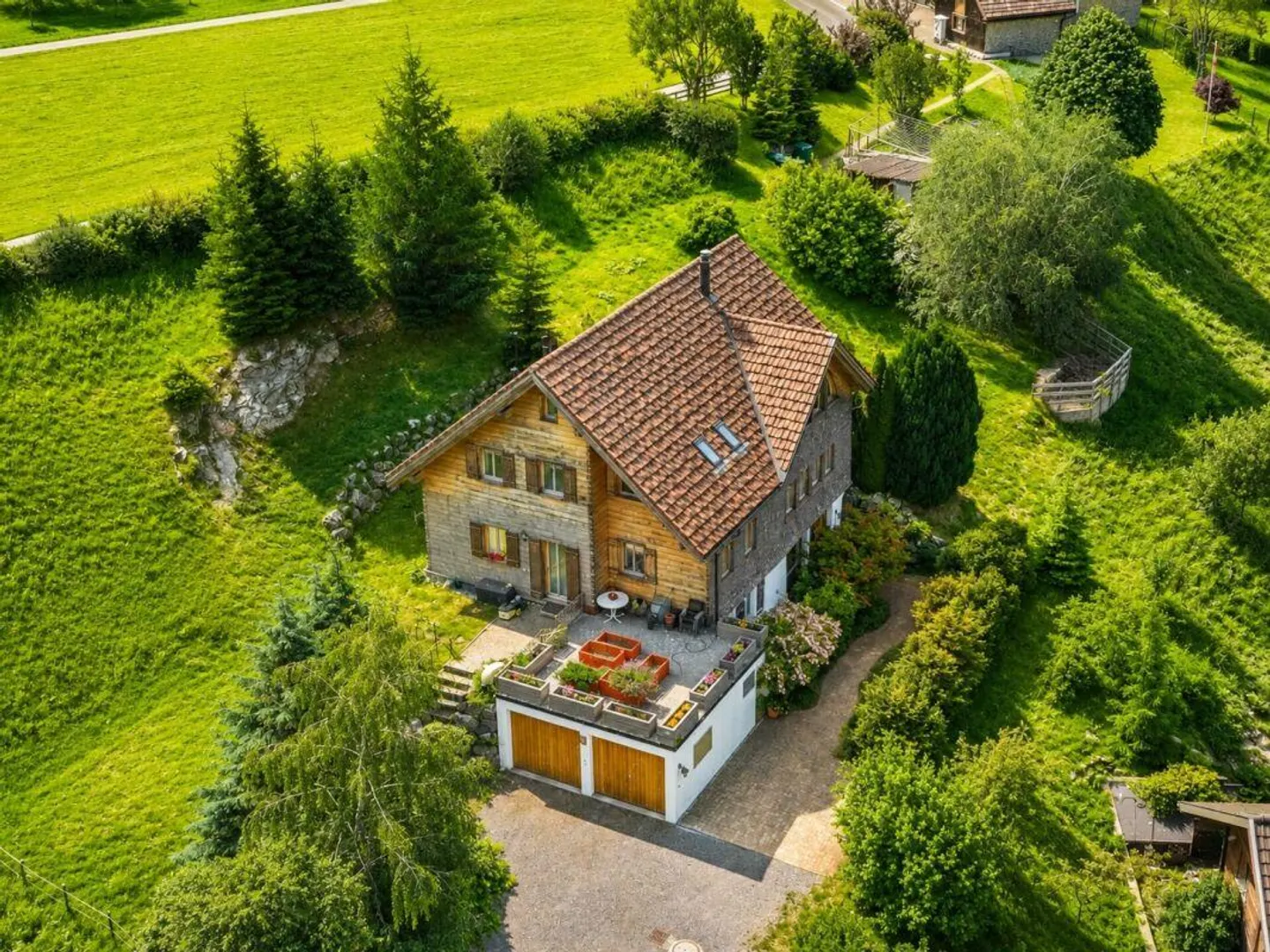 Casa Familiare Unica con Fascino Naturale - Foto 1 di 23