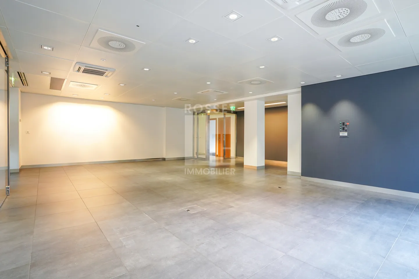 Arcade di circa 153m² al piano terra con accesso al seminterrato - Foto 5 di 8
