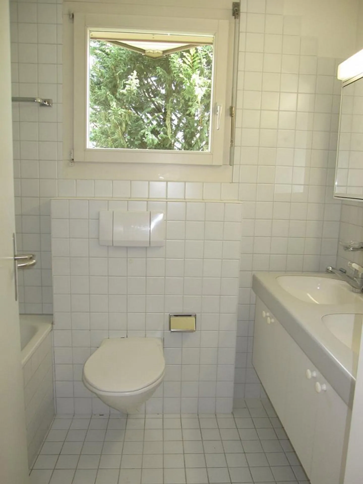 4.5-Room Maisonette Apartment Near the Train Station! - Photo 8 of 10