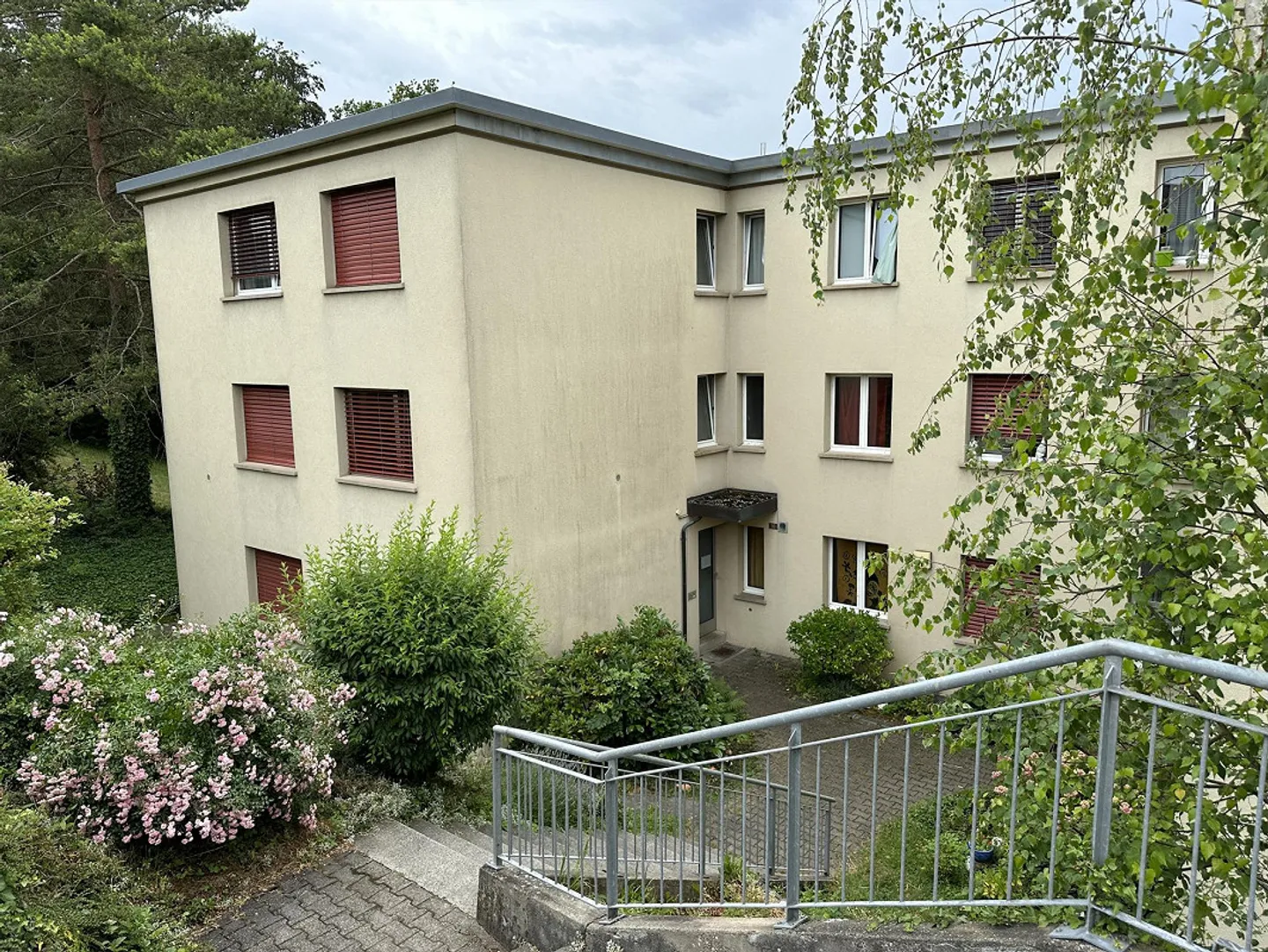 Appartamento 4.5 stanze tranquillo e soleggiato con vista aperta in affitto - Foto 1 di 6