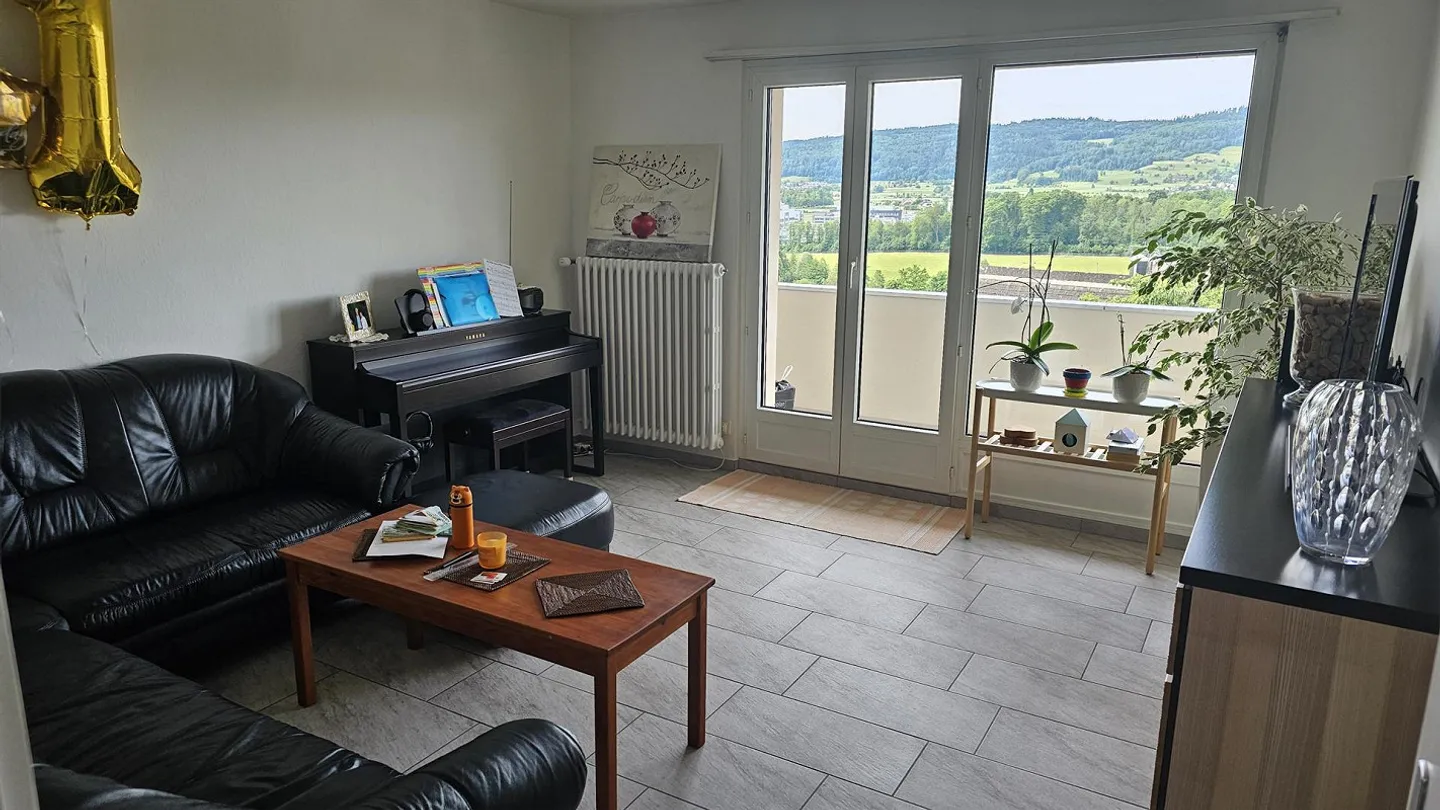 Appartamento 4.5 stanze tranquillo e soleggiato con vista aperta in affitto - Foto 3 di 6