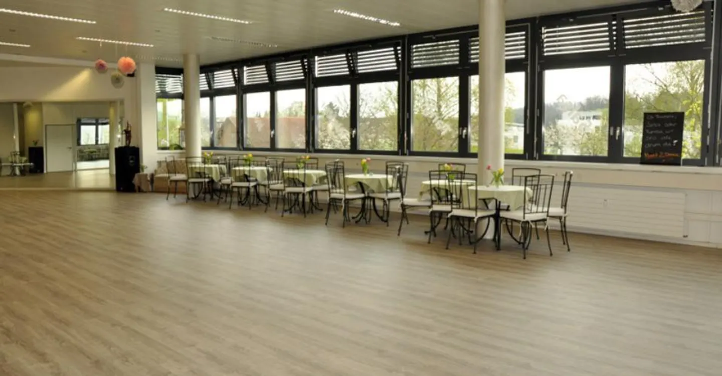 Polyvalent & Accueillant - Votre Espace Commercial à Oberglatt - Photo 1 sur 4