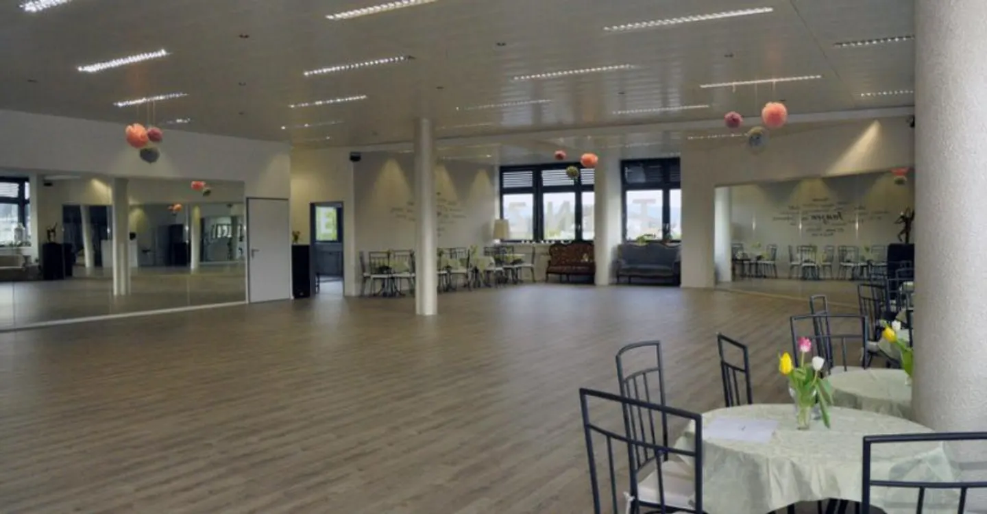 Polyvalent & Accueillant - Votre Espace Commercial à Oberglatt - Photo 2 sur 4