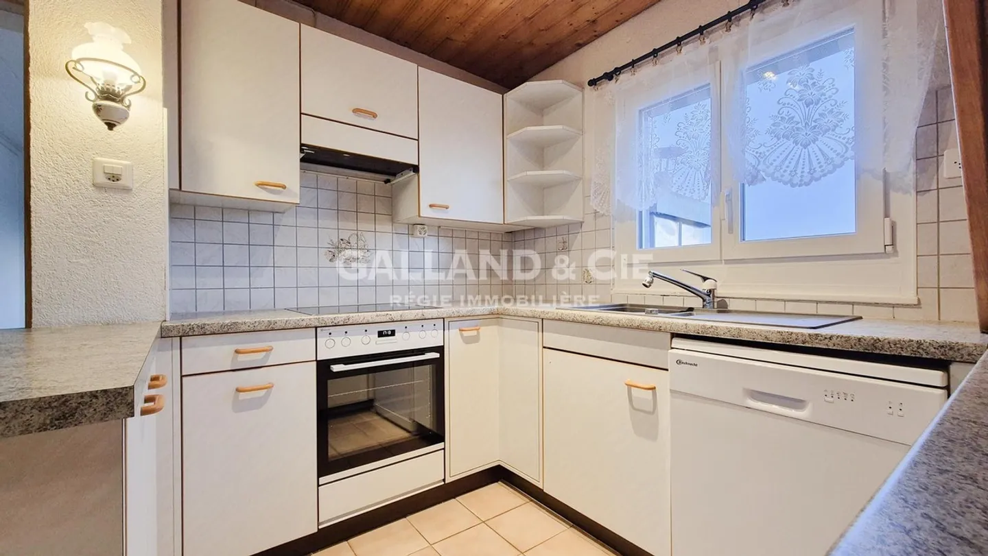 3.5 Room Apartment - Photo 3 of 9