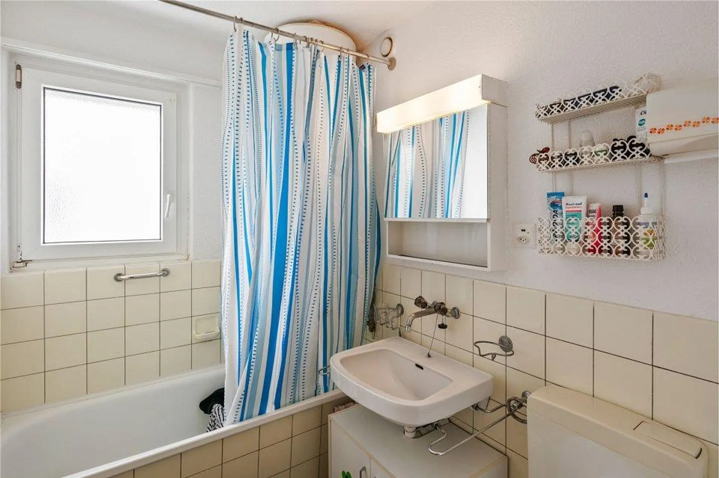 3.5 Room Apartment on the Top Floor - Photo 8 of 12